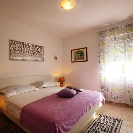 Apartment Giardin *