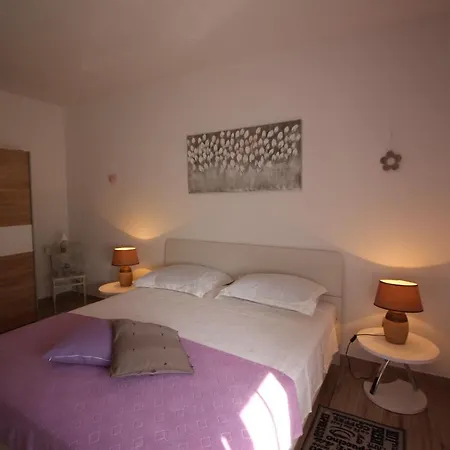 Giardin Apartment *